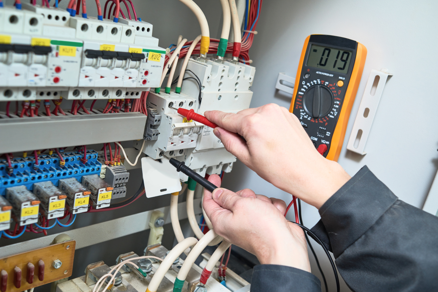 Préparation à l’habilitation électrique du personnel exécutant électricien effectuant des opérations dans le domaine de tension BT