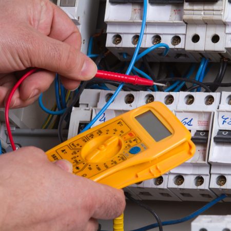 Préparation à l’habilitation électrique du personnel électricien effectuant des opérations dans le domaine de tension BT-HT